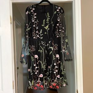 Mesh sleeves & embroidery lining! Beautiful formal dress.